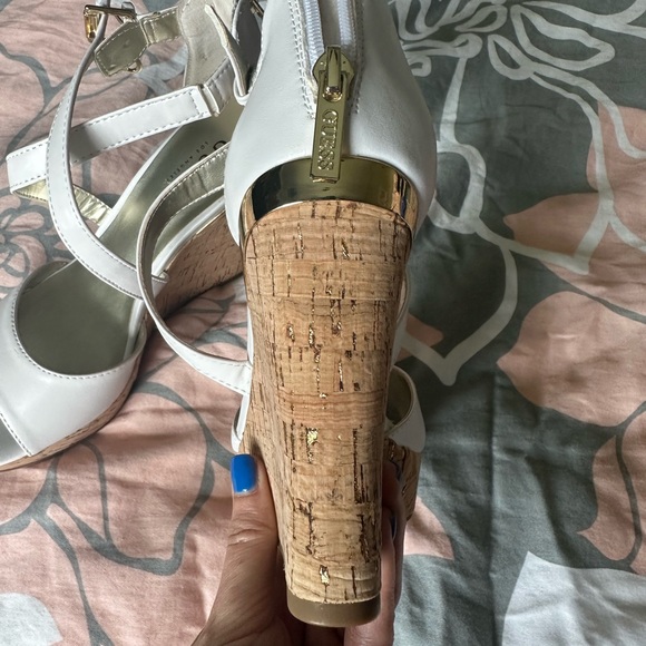 GUESS WOMEN WEDGE SANDAL, UNUSED !! - Picture 7 of 8